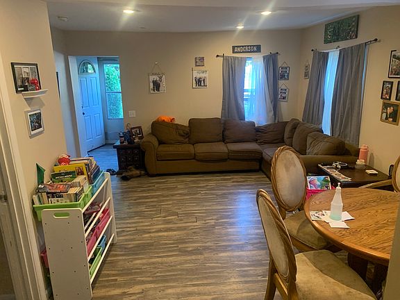 4th image of 930 N Clarendon Dr
