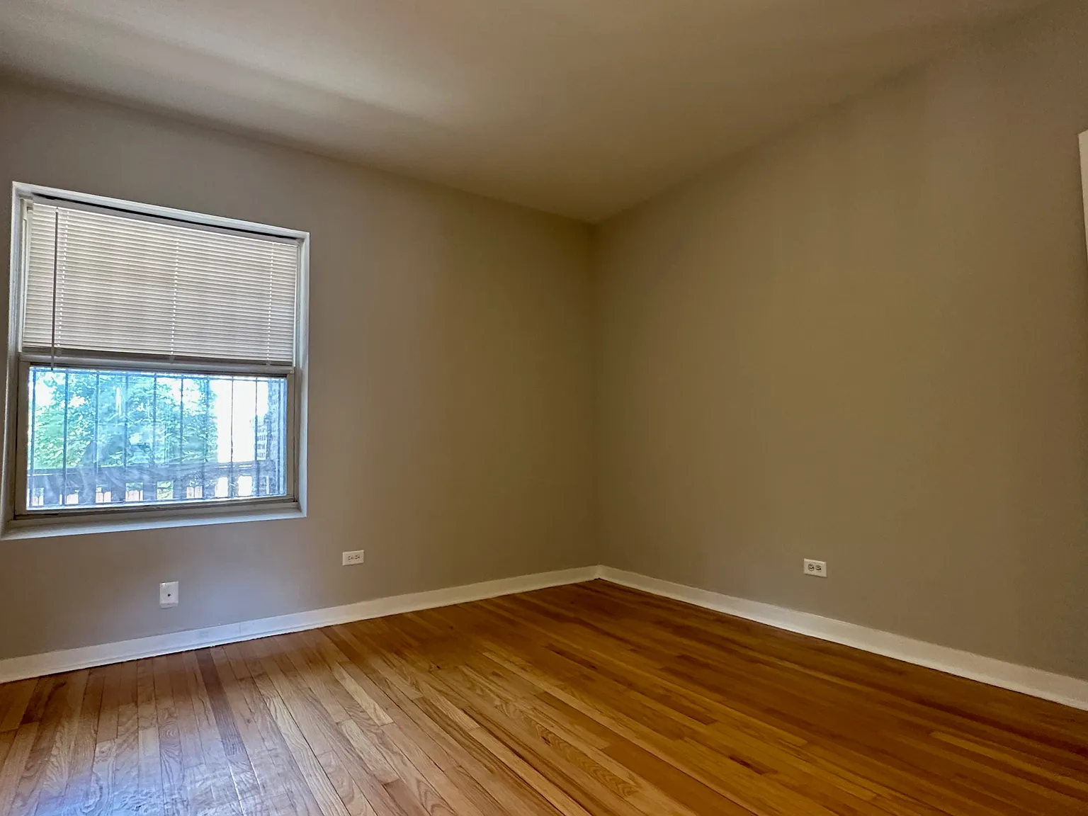 2 bed, 1000 sqft, $1,425 — Photo 4