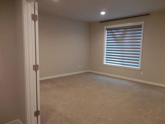 3rd image of 17702 NE 33rd St