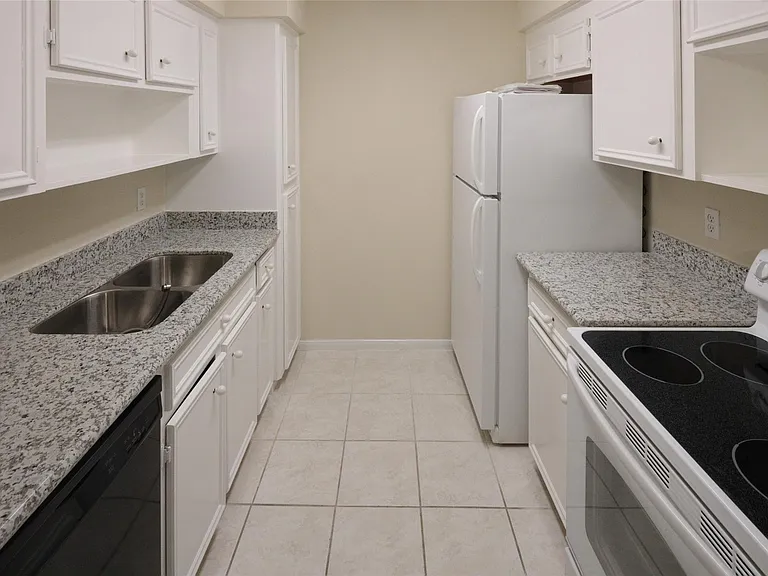 1223 Augusta Dr #26 — Photo 6