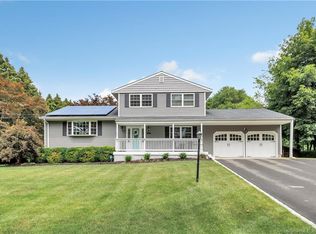90 Ross Dr, Stratford, CT 06614