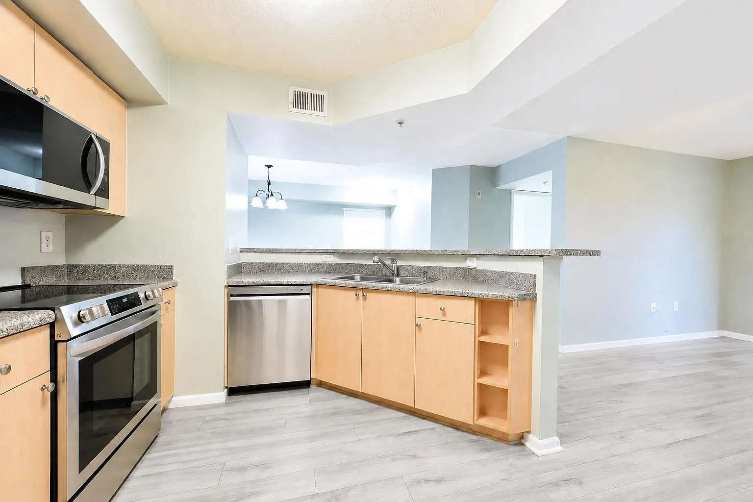 2 bed, 2.0 bath, 1067 sqft, $1,850 — Photo 3