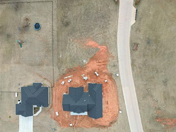 4th image of 1199 Wolf Creek Dr