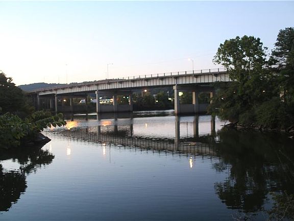 5th image of 101 W Lake Dr