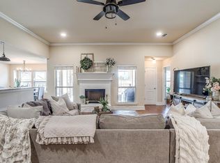 320 Delaware St, Burleson, TX 76028