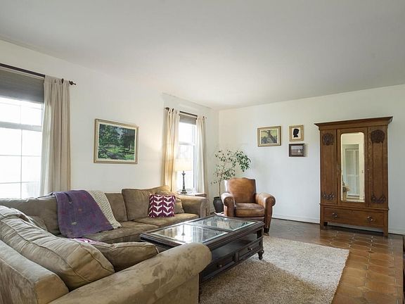 3rd image of 776 Conestoga Dr