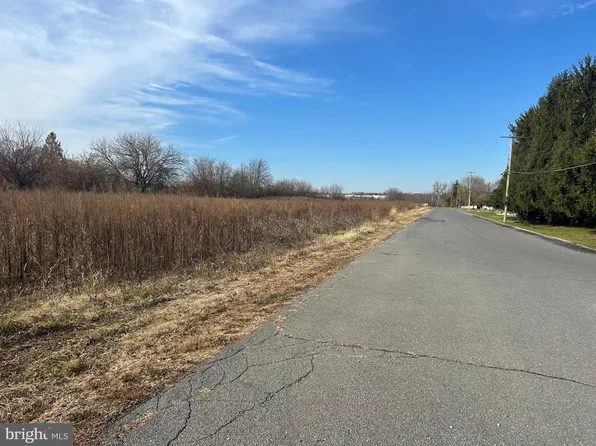 Jade Ln, Bethlehem, PA 18017