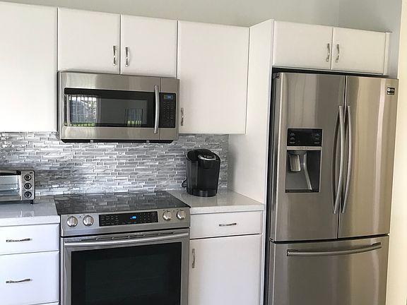 3rd image of 6582 Sherbrook Dr