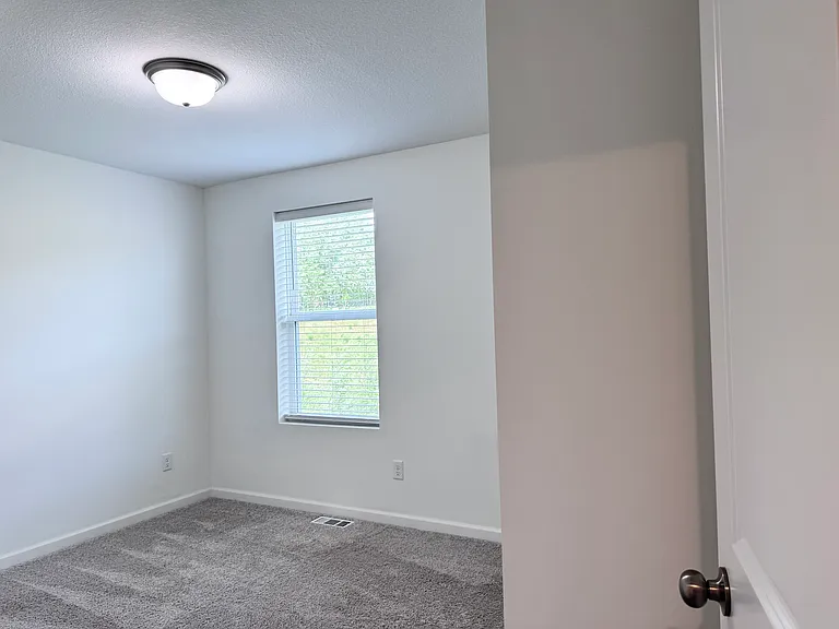 1114 Meadow Ln — Photo 12