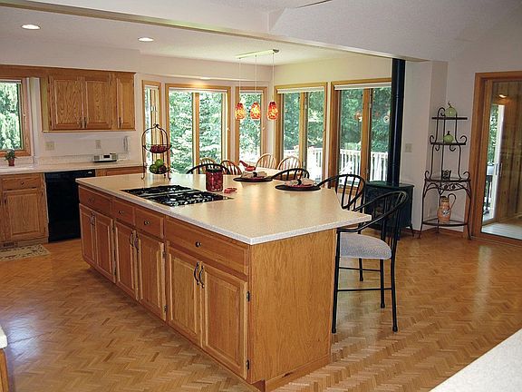 3rd image of 6 Meadowlark Ln