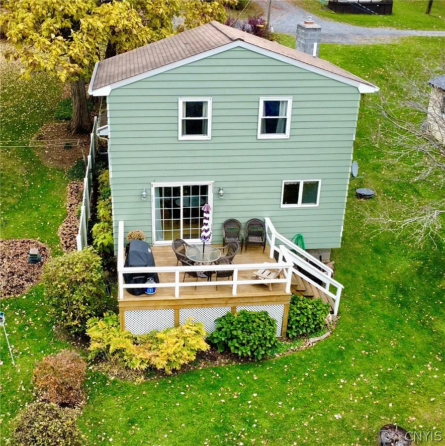 3 bed, 2.0 bath, 2024 sqft, $2,200 — Photo 3