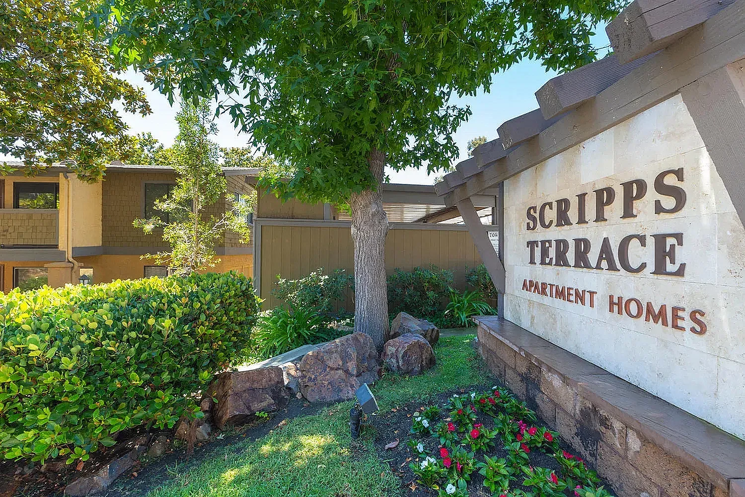 Elan - Scripps Terrace — Photo 1