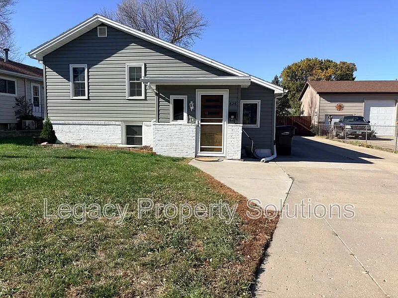 2 bed, 1.0 bath, $1,150 — Photo 1