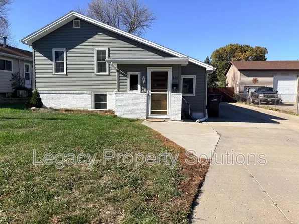 626 S 16th St, Bismarck, ND 58504