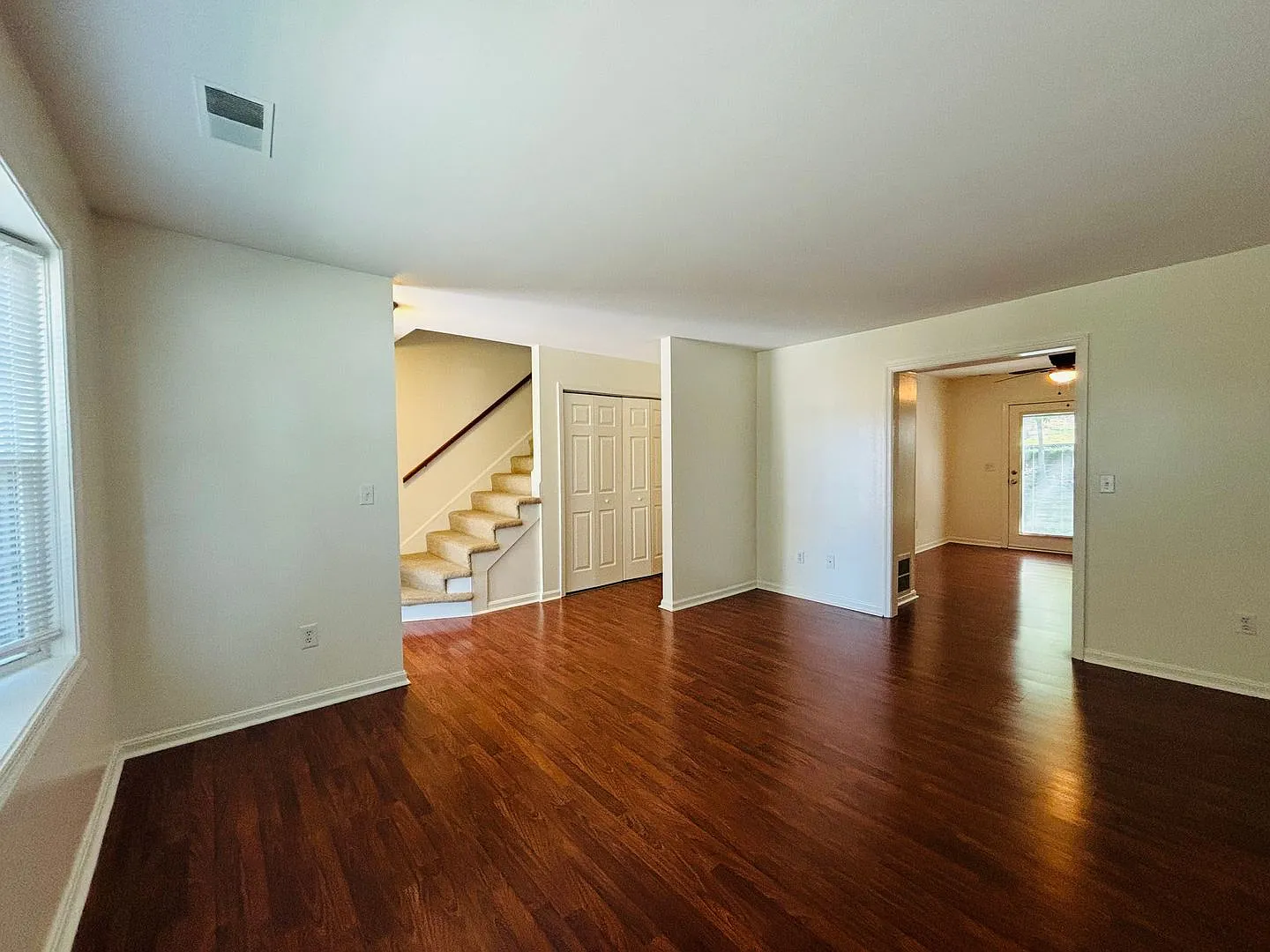 3 Bedroom, 2 Bath Townhouse — Photo 3