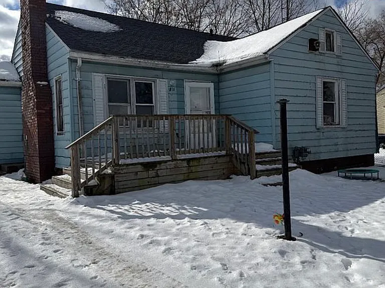 311 W Genesee St — Photo 1