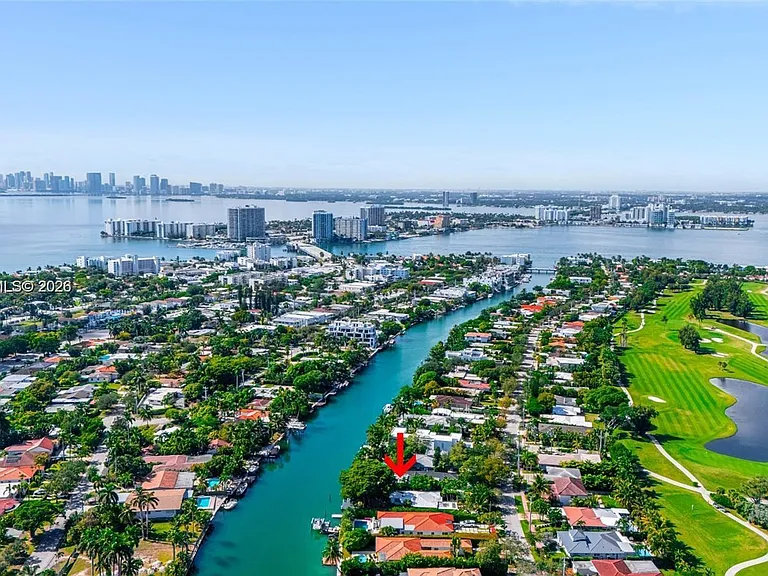 550 S Shore Dr — Photo 3