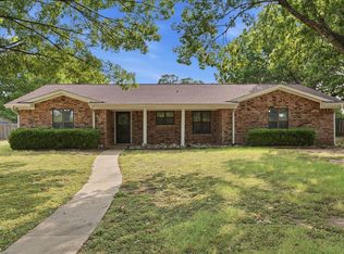 140 Towne West Dr, Lorena, TX 76655