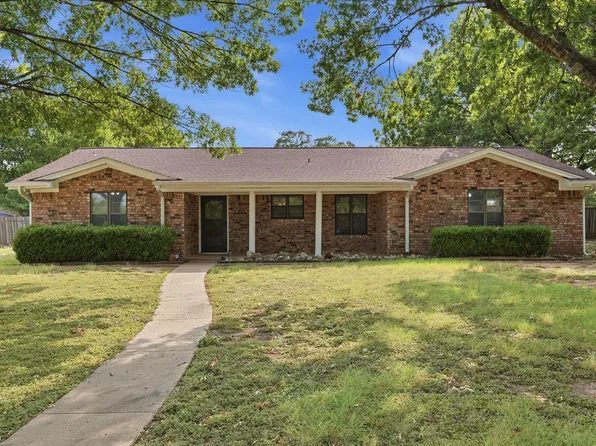 140 Towne West Dr, Lorena, TX 76655
