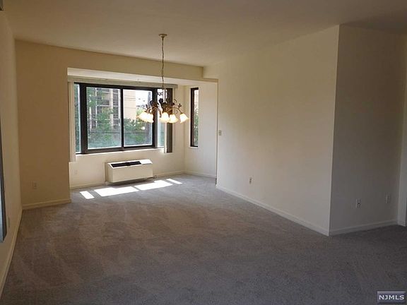 4th image of 825 Palisade Ave #C2