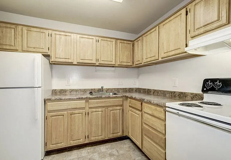 Crossland Apartments — Photo 13