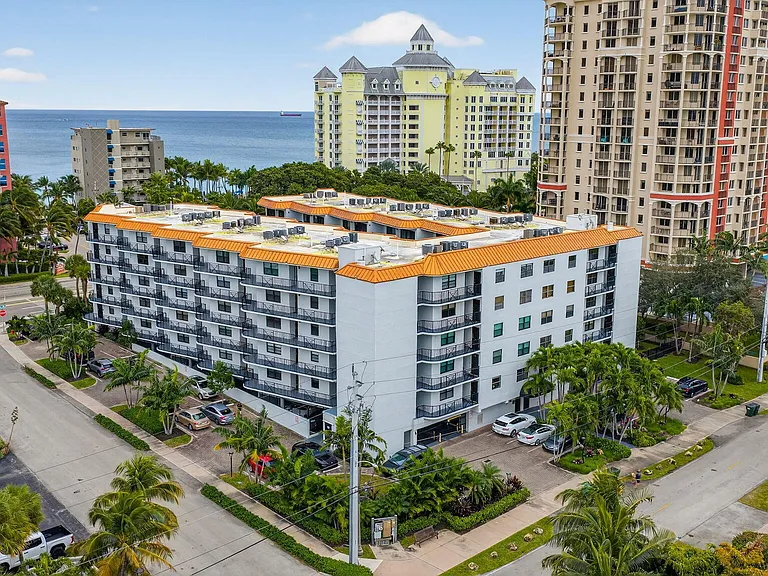 2029 N Ocean Blvd #509 — Photo 43