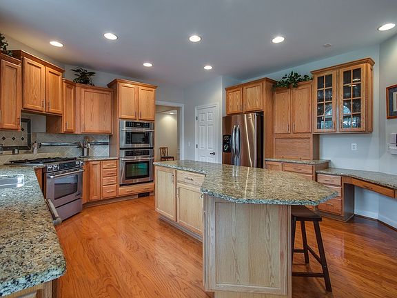4th image of 103 Ellington Dr