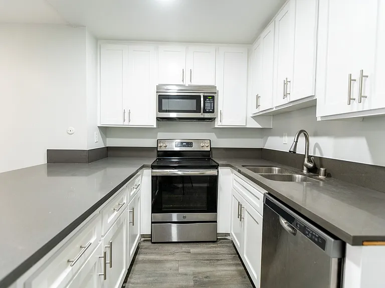 2039 North Las Palmas Ave — Photo 9