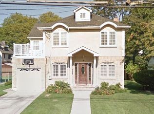 580 Foch Blvd, Williston Park, NY 11596