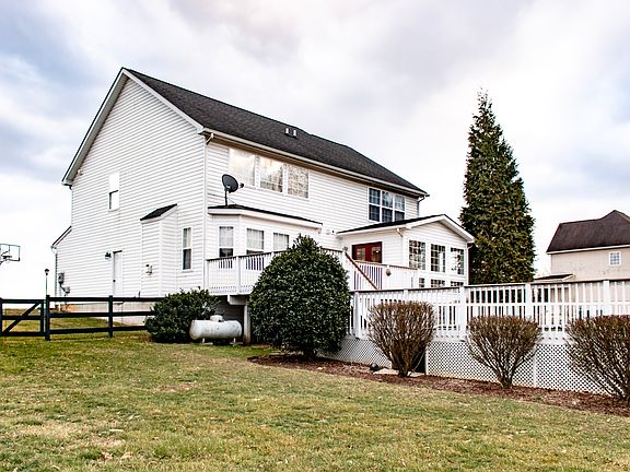 2nd image of 521 Braeburn Dr