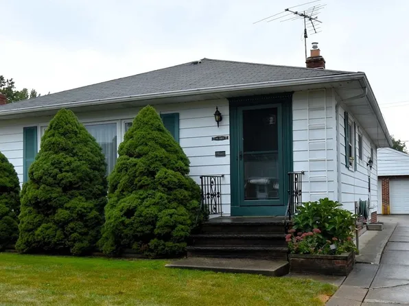 28740 Forest Rd, Willowick, OH 44095