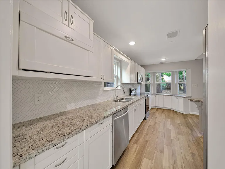 14719 Cedar Point Dr — Photo 12