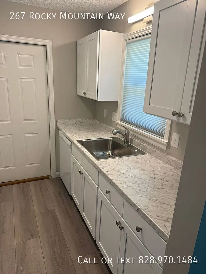 Comfortable Single-Level Living in Hills at Avery's Creek — Photo 3