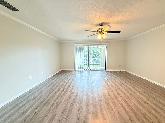 5th image of 3400 Beneva Rd #P-322