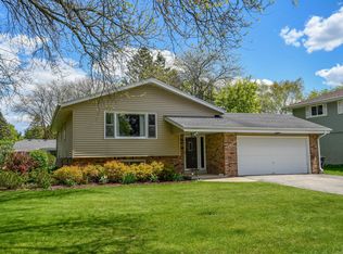 1143 Blue Dahlia Rd, Oconomowoc, WI 53066