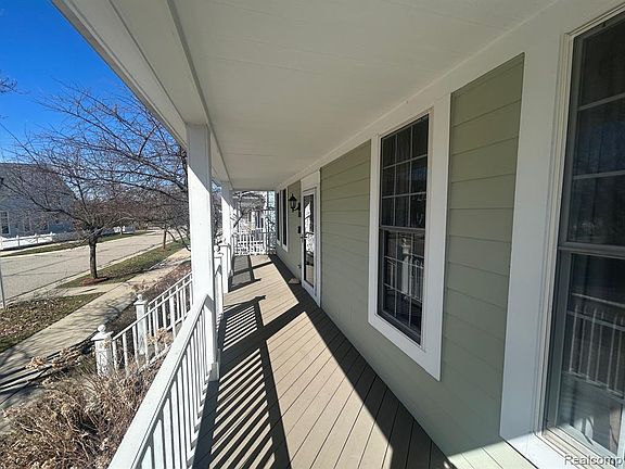 4th image of 42567 Whitman Way