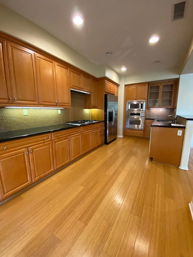 Lovely 3 Bedroom 2.5 Bath Att. Home in Irvine School District — Photo 4