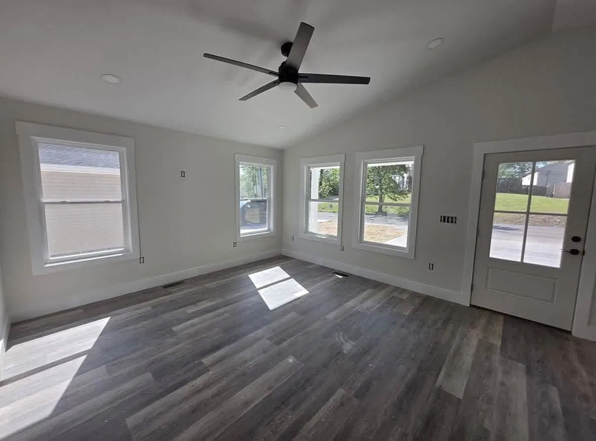 618 W Gordon St — Photo 2