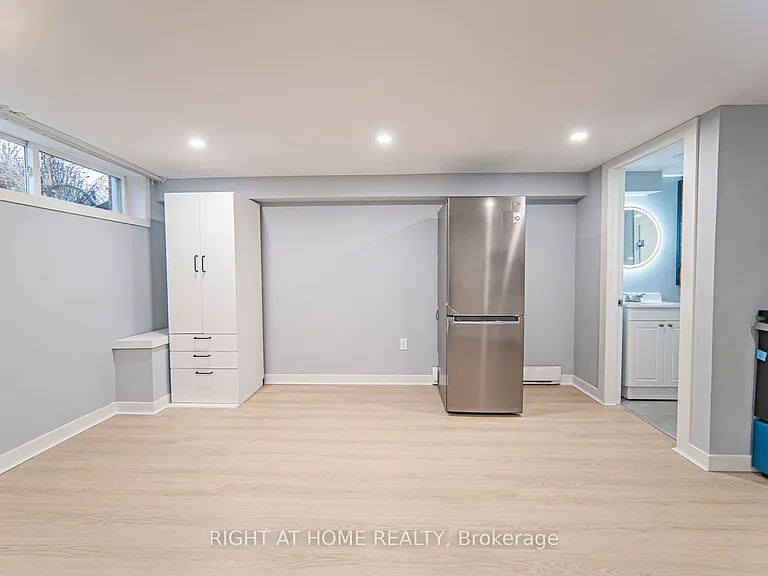 250 Beechy Dr #BASEMENT — Photo 9