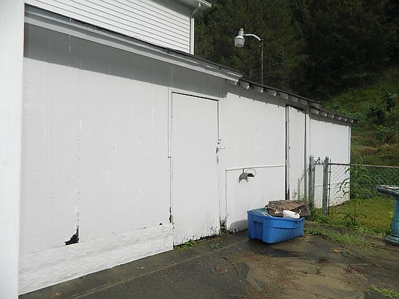 5th image of 440 Old Field Br