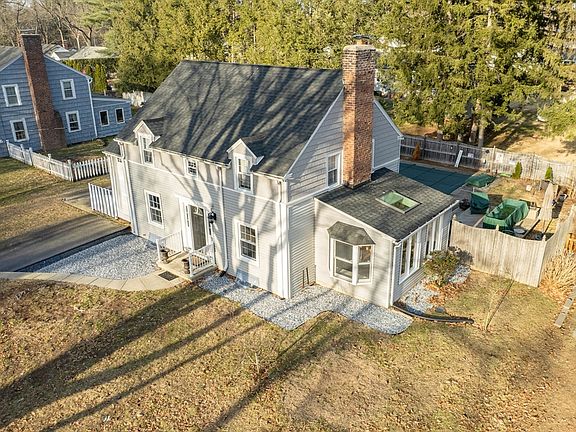 3rd image of 87 Bridle Path Rd