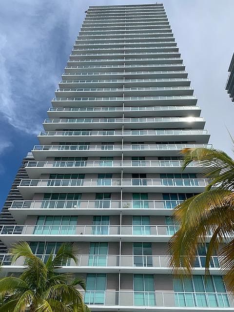 1st image of 1111 SW 1st Ave #2500