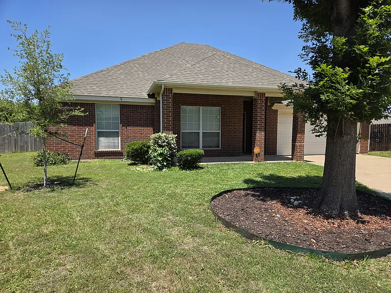 12100 Worthwood St — Photo 3