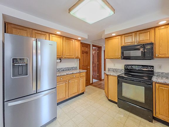 4th image of 91 Lynch Rd