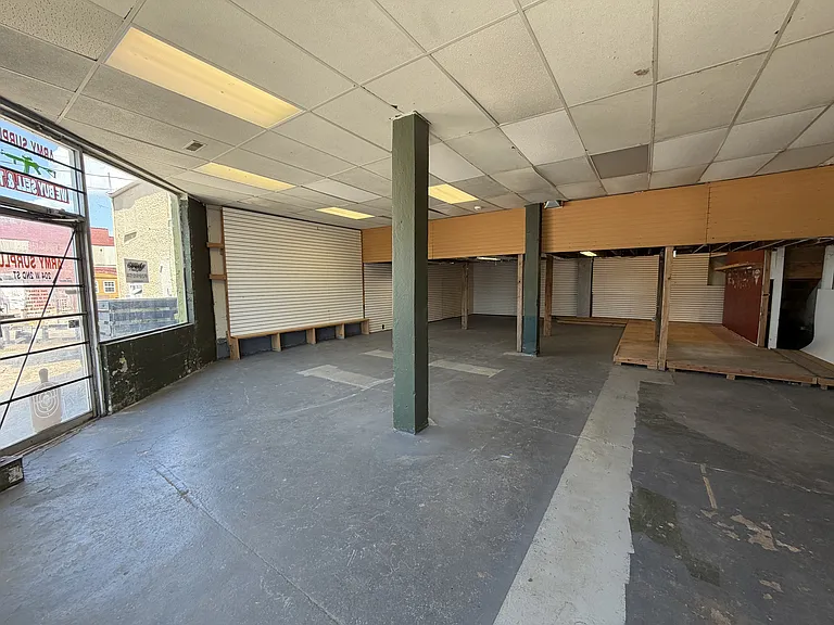 204 W 2nd St — Photo 5