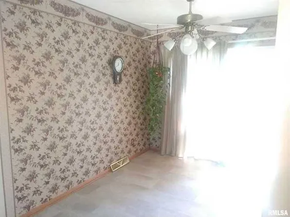 2837 Oak St, Bettendorf, IA 52722