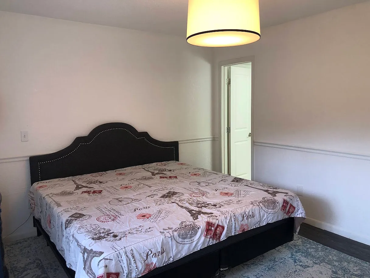 2 bed, 900 sqft, $900 — Photo 2