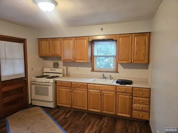 812 Cedar Avenue image 2 of 6