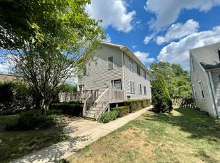 836 N Loomis St #B, Naperville, IL 60563