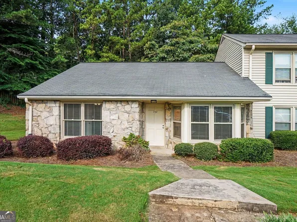 722 Longleaf Dr, Lawrenceville, GA 30046
